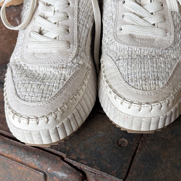 Universal Thread Cream Textured Sneakers - Picture 4 of 7